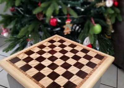 Echiquier damier traditionnel en placage de frêne et de noyer à Lille