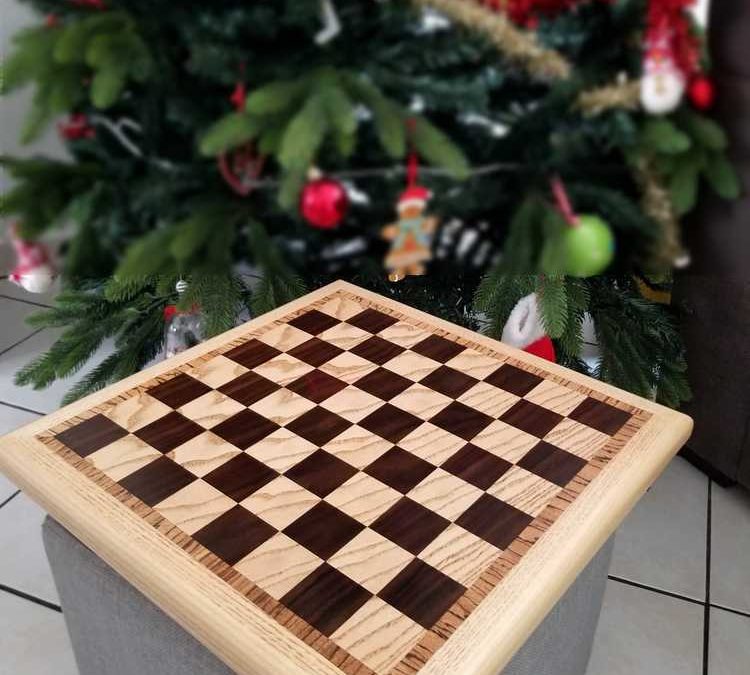 Echiquier damier traditionnel en placage de frêne et de noyer à Lille